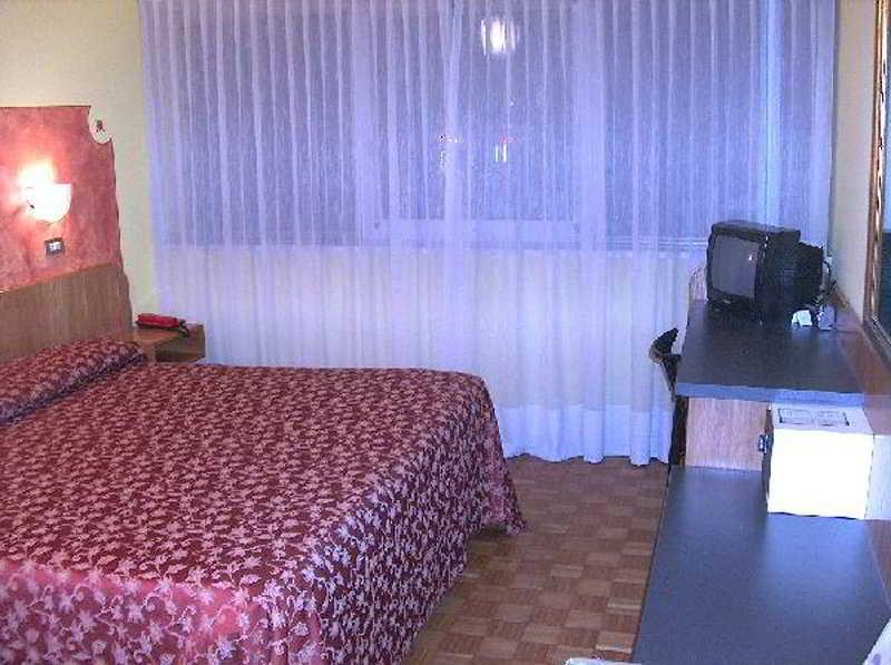 Ai Ronchi Motor Hotel Μπρέσια Δωμάτιο φωτογραφία