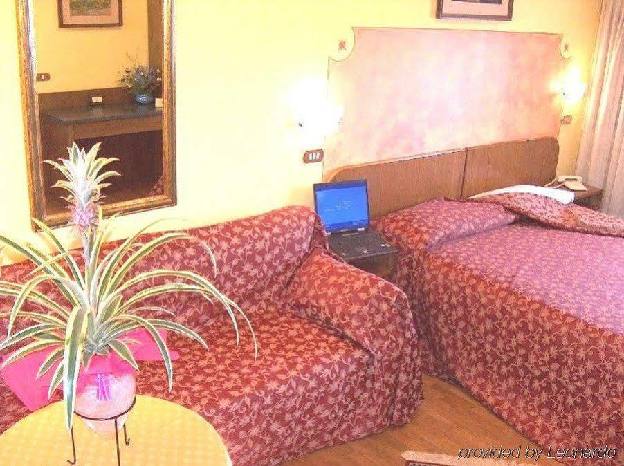 Ai Ronchi Motor Hotel Μπρέσια Δωμάτιο φωτογραφία